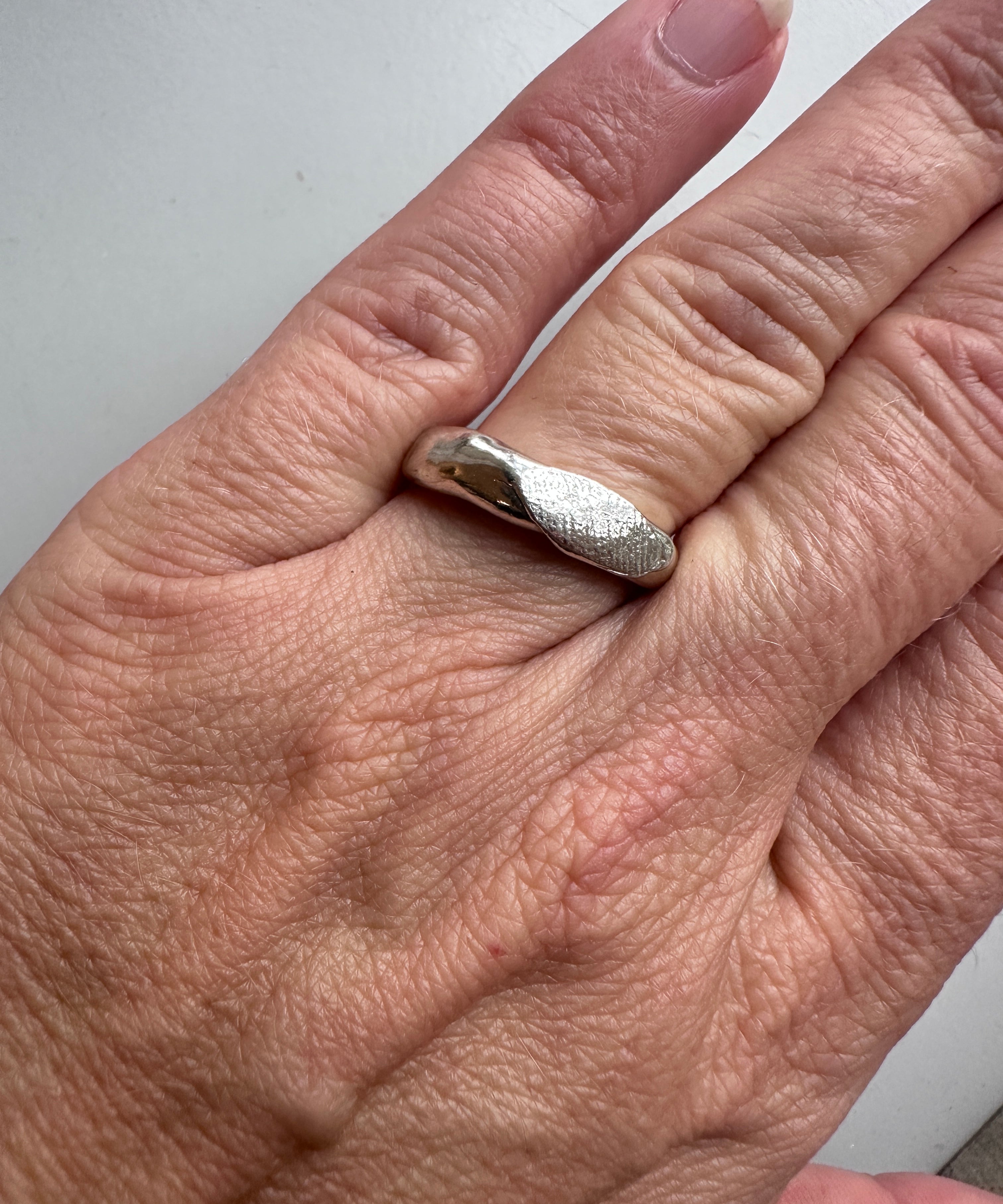 Fingerprint small chunky ring