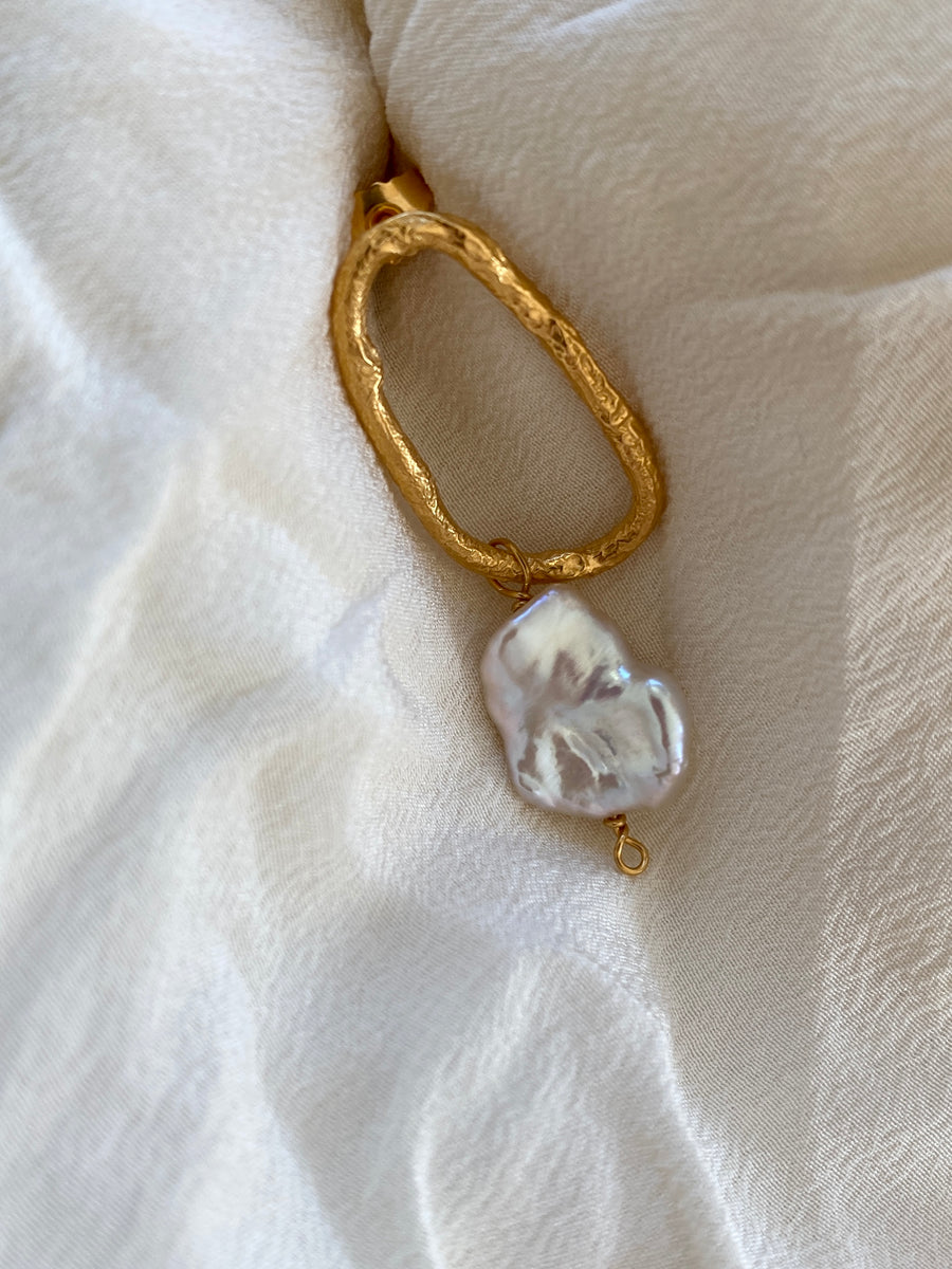 Grace 1 link pearl earring