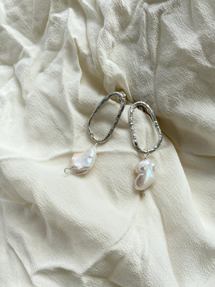 Grace 1 link pearl earring