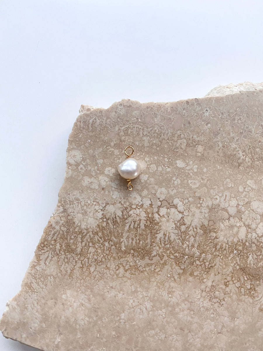 Treasure baroque pearl pendant