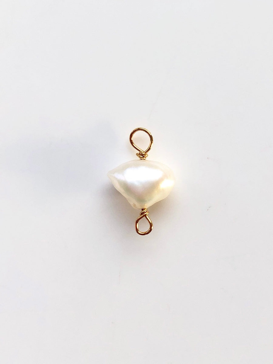 Treasure baroque pearl pendant