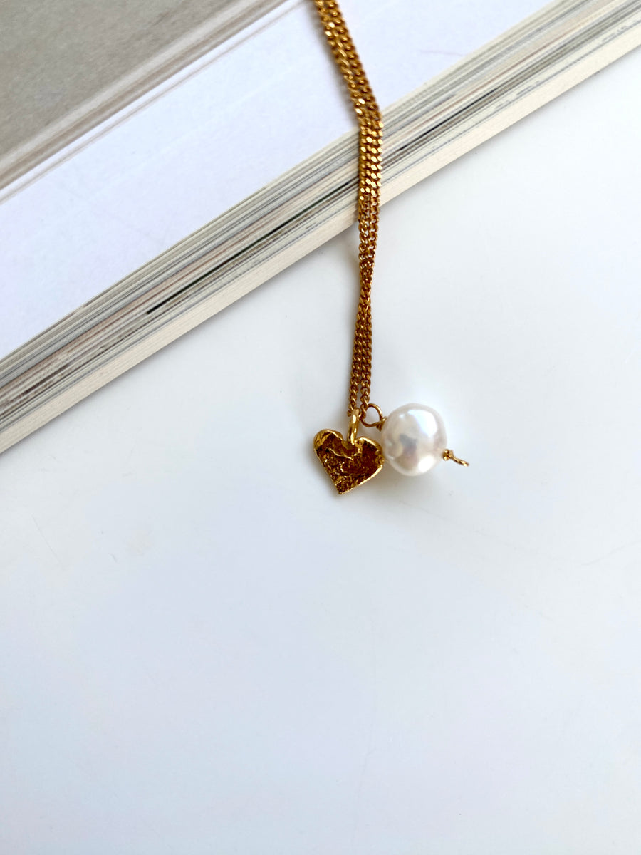 Burning heart pearl necklace